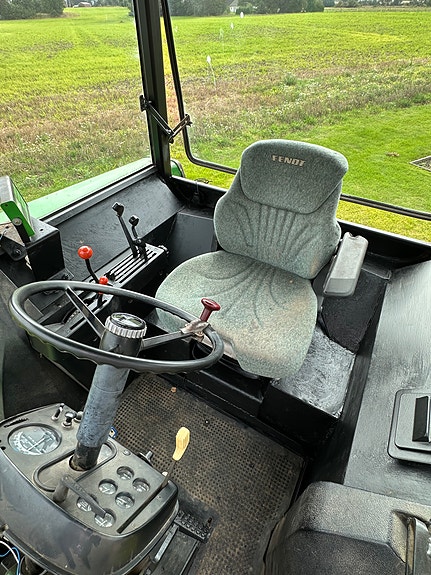 John Deere 4230 7 of 15