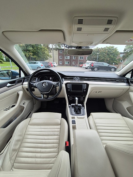 Volkswagen Passat 8 of 14