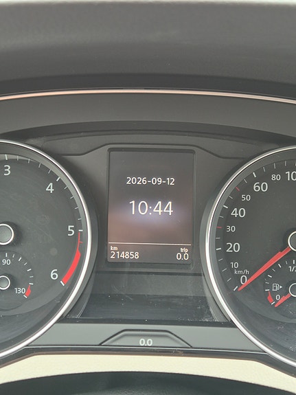 Volkswagen Passat 10 of 14