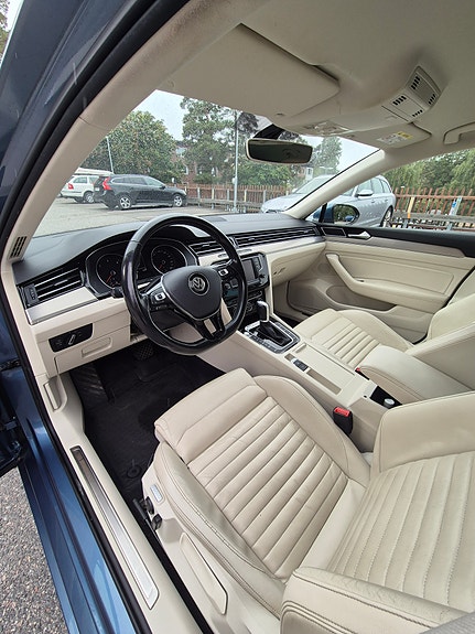 Volkswagen Passat 9 of 14