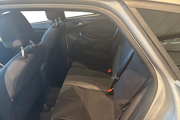 Ford Focus 8 of 17