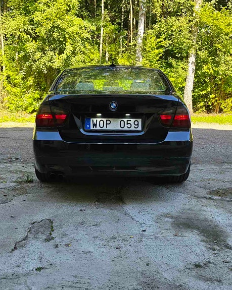 BMW 325i 4 of 9