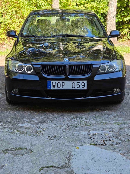 BMW 325i 3 of 9