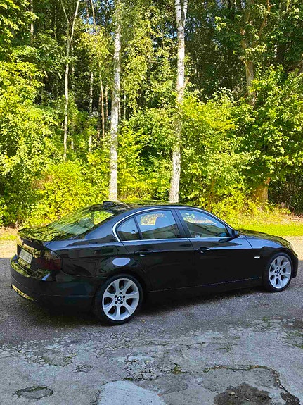 BMW 325i 2 of 9