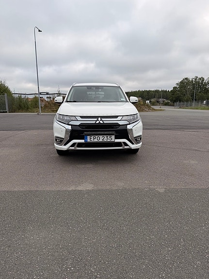 Mitsubishi Outlander 2 of 17