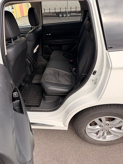 Mitsubishi Outlander 16 of 17