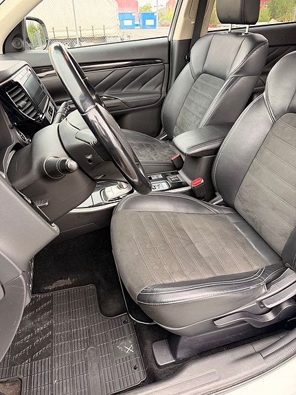 Mitsubishi Outlander 13 of 17