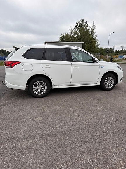 Mitsubishi Outlander 4 of 17