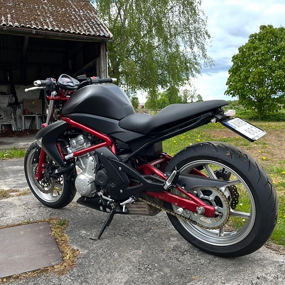 Kawasaki ER-6 2 of 3