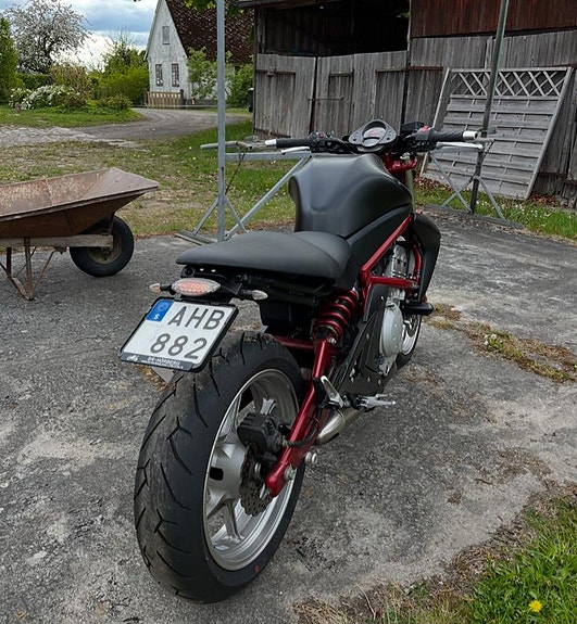 Kawasaki ER-6 3 of 3