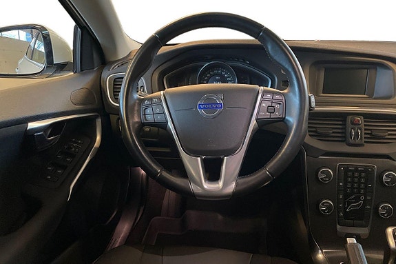 Volvo V40 12 of 17