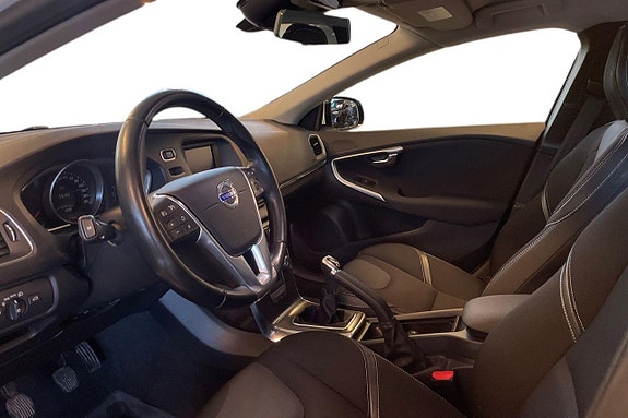 Volvo V40 9 of 17