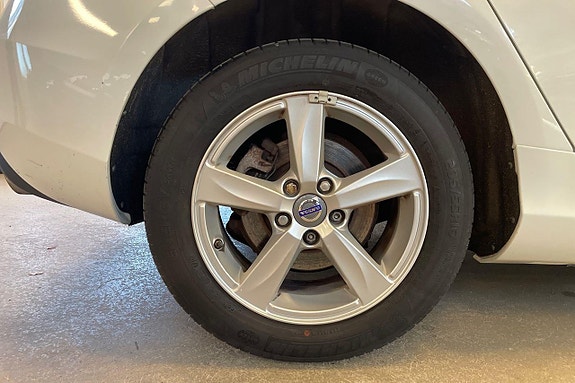 Volvo V40 4 of 17