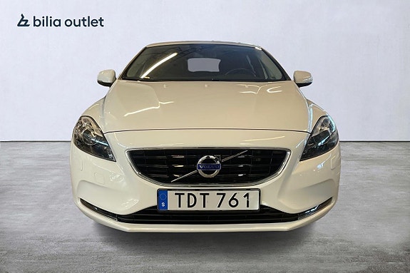 Volvo V40 2 of 17