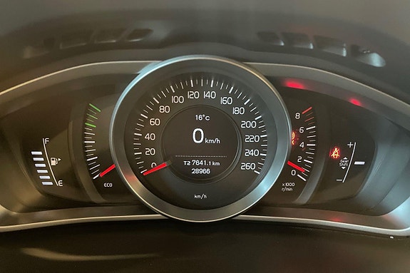 Volvo V40 13 of 17