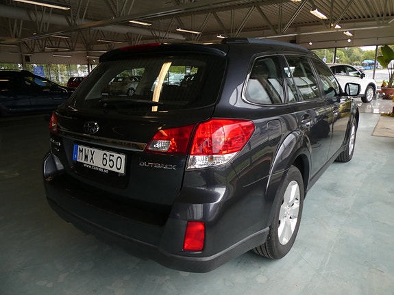 Subaru Outback 2 of 7