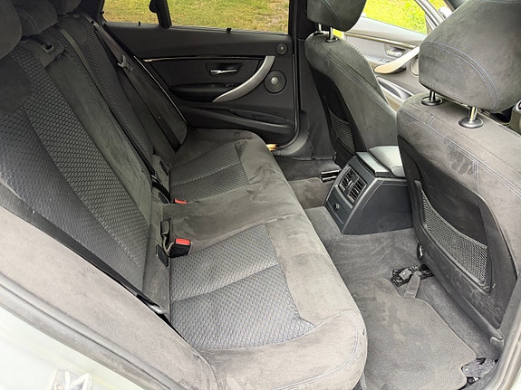 BMW 320d 15 of 24