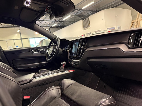 Volvo XC60 18 of 27