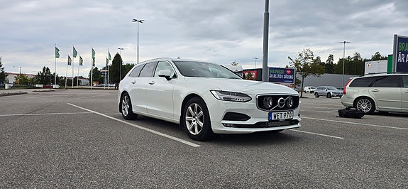 Volvo V90 2 of 5