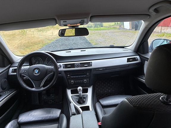 BMW 325i 5 of 7