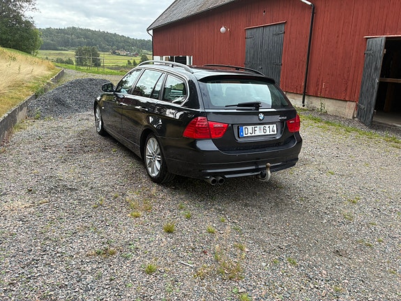 BMW 325i 3 of 7
