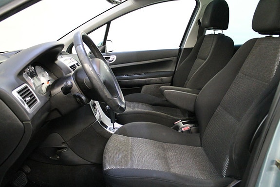 Peugeot 307 SW 12 of 14