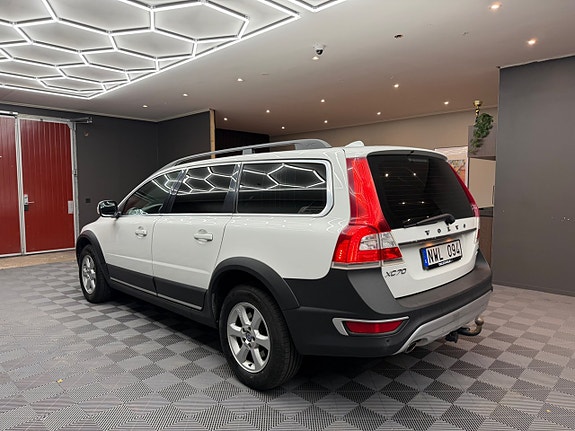 Volvo XC70 2 of 16