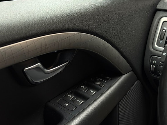 Volvo XC70 12 of 16
