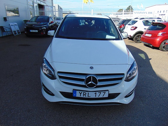 Mercedes-Benz B200 d 3 of 10