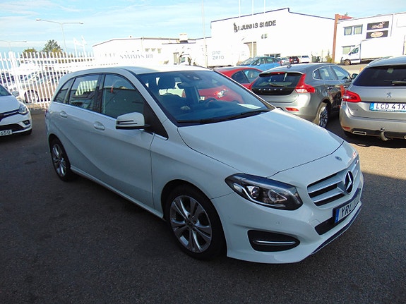 Mercedes-Benz B200 d 2 of 10