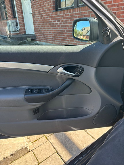 Saab 9-3 4 of 6
