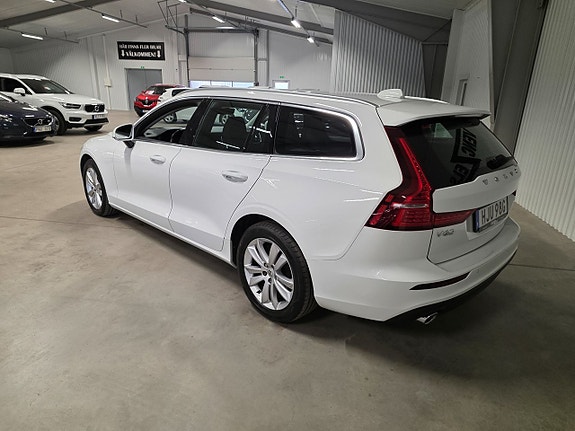 Volvo V60 4 of 11