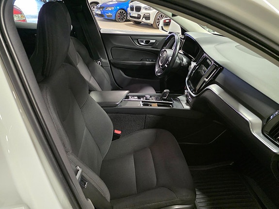 Volvo V60 7 of 11