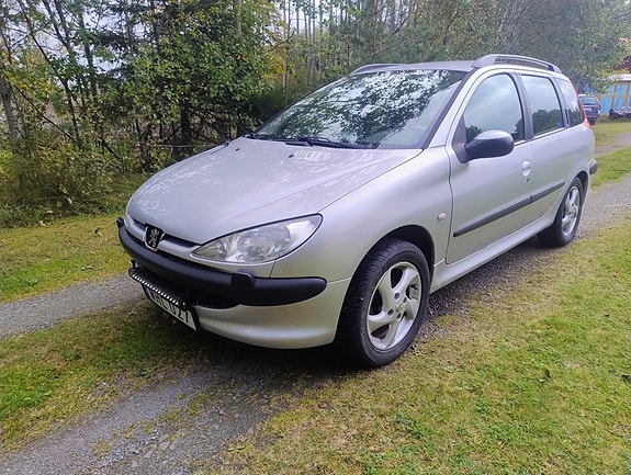 Peugeot 206 SW 2 of 7