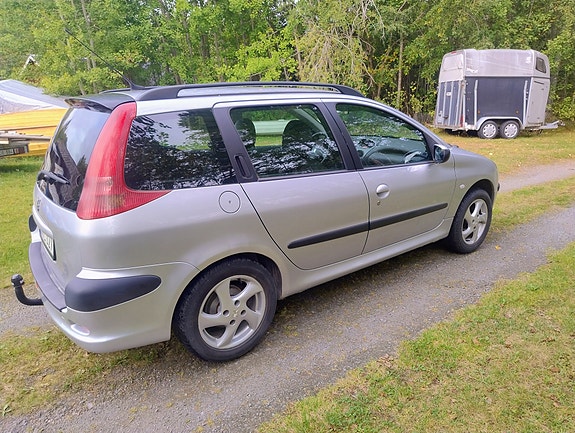 Peugeot 206 SW 4 of 7