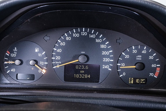 Mercedes-Benz CLK200 21 of 22
