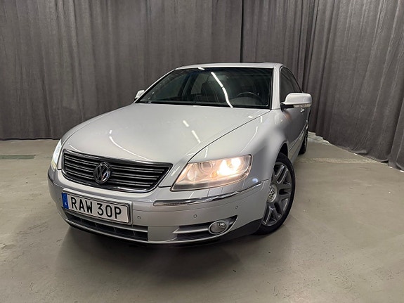 Volkswagen Phaeton 2 of 12