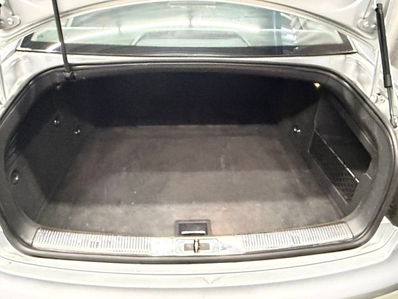 Volkswagen Phaeton 12 of 12