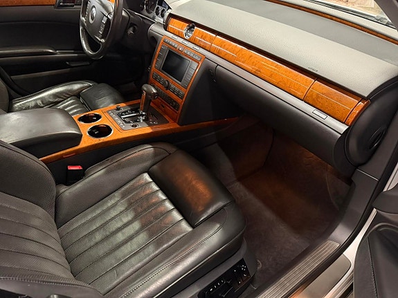 Volkswagen Phaeton 8 of 12