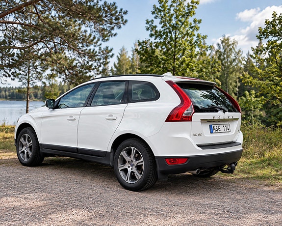 Volvo XC60 2 of 10