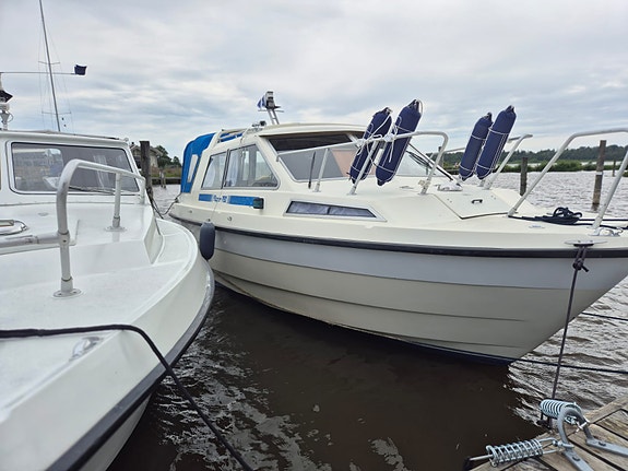 Flipper 760 med AD41 diesel och giftfri botten 4 of 6