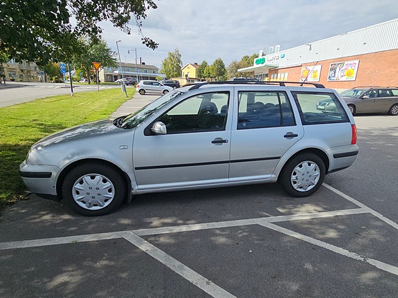 Volkswagen Golf IV 2 of 9