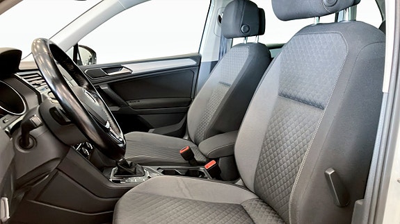 Volkswagen Tiguan 8 of 12