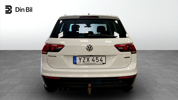 Volkswagen Tiguan 5 of 12