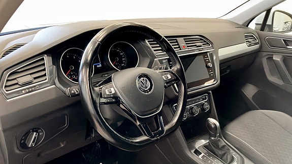 Volkswagen Tiguan 7 of 12