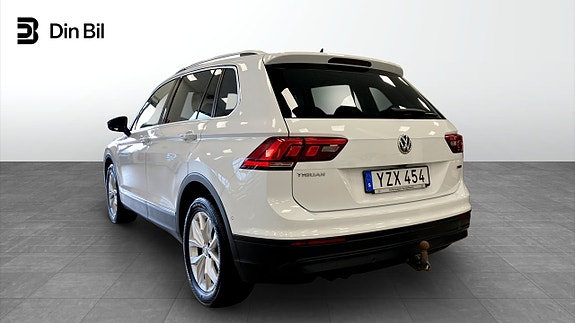 Volkswagen Tiguan 3 of 12