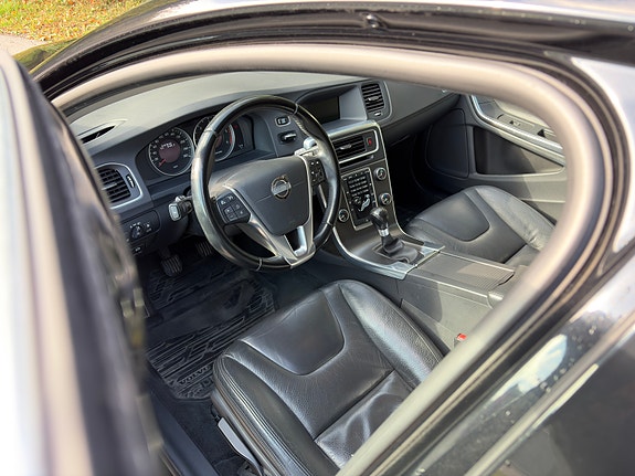 Volvo V60 5 of 8