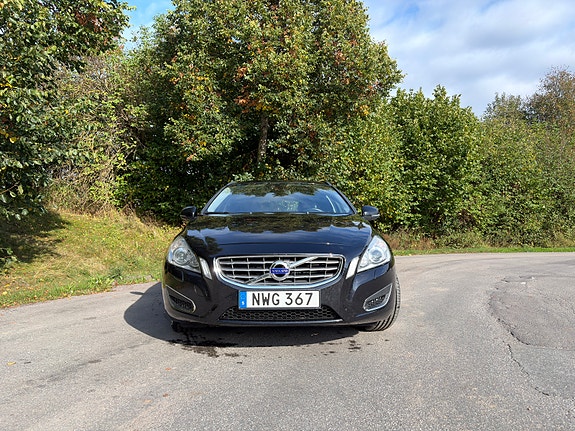 Volvo V60 2 of 8