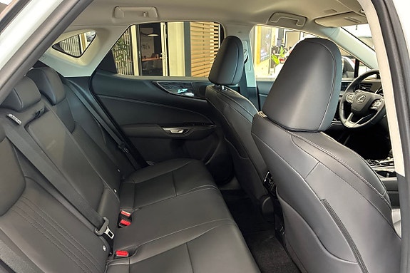 Lexus NX350h 7 of 18