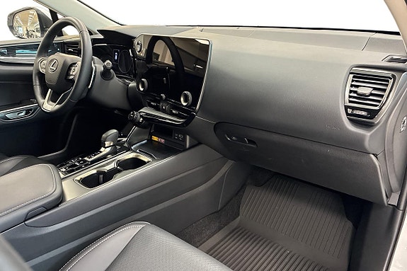 Lexus NX350h 6 of 18